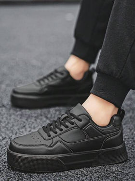 أحذية رياضية كاجوال من الجلد الأسود العلوي للرجال، بنمط بسيط وأنيق منخفض القمة، أحذية أنيقة للوقت الحر مريحة للخارج خفيفة الوزن بطراز زوجي، مثالية مع ملابس الجينز الرياضية