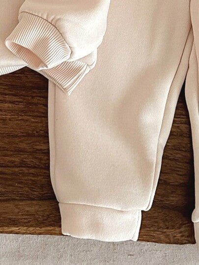 SHEIN طقم ملابس أطفال بناتي بسيط بنقشة قلوب مرسومة باليد، بلوزة كنزة وسروال سايب هادئ لينة مبطن بقلنسوة، ملابس كاجوال للخريف والشتاء