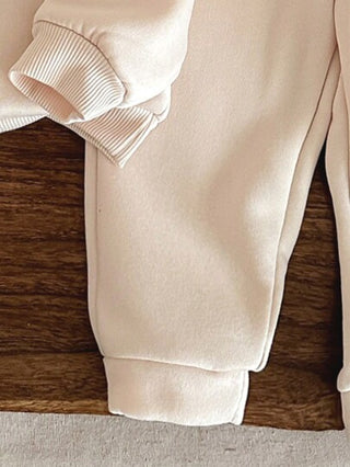 SHEIN طقم ملابس أطفال بناتي بسيط بنقشة قلوب مرسومة باليد، بلوزة كنزة وسروال سايب هادئ لينة مبطن بقلنسوة، ملابس كاجوال للخريف والشتاء