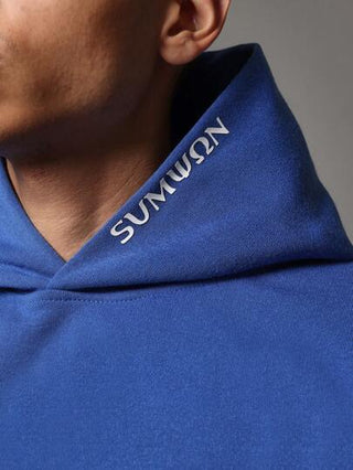 SUMWON قميص ثقيل بلوفر ذو قبعة كبير الحجم من تصميم راقي بشعار ورقم الفريق الجامعي، ملابس مريحة للرياضة والارتداء اليومي للخريف والشتاء