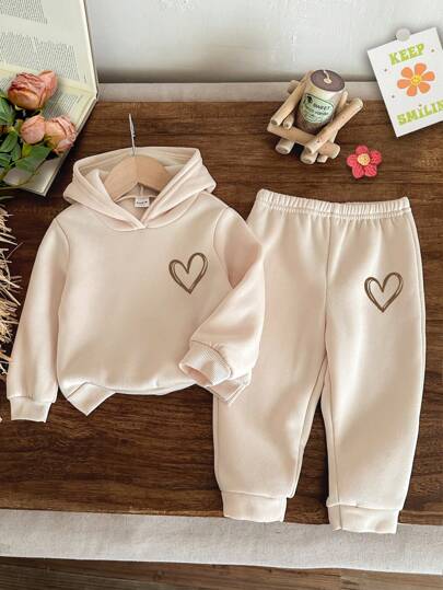 SHEIN طقم ملابس أطفال بناتي بسيط بنقشة قلوب مرسومة باليد، بلوزة كنزة وسروال سايب هادئ لينة مبطن بقلنسوة، ملابس كاجوال للخريف والشتاء