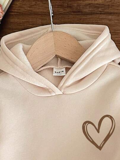 SHEIN طقم ملابس أطفال بناتي بسيط بنقشة قلوب مرسومة باليد، بلوزة كنزة وسروال سايب هادئ لينة مبطن بقلنسوة، ملابس كاجوال للخريف والشتاء