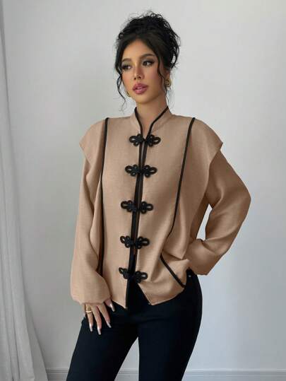Calvaya بلوزة سيدات طويلة الأكمام بنمط رسمي، طوق عمودي وأساور مكشكشة، أزرار كونتراست لون، بلوزة سيدات أنيقة للخريف/الشتاء