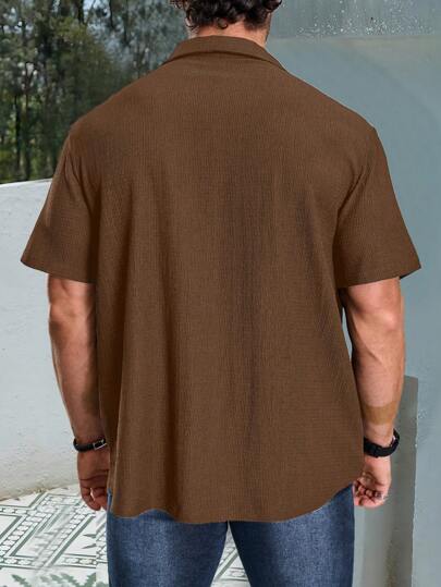 Manfinity Homme قميص كاجوال للرجال من القياسات الكبيرة بأكمام قصيرة ذو لون أحادي ذو صدر واحد للمكتب