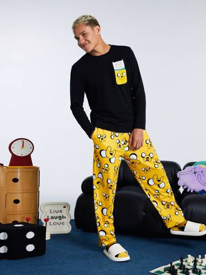 ADVENTURE TIME X SHEIN طقم ملابس منزلية مكون من قميص تريكو أسود مطبوع بجيب وبنطال أصفر مطبوع بالكامل، مجموعة ملابس مريحة للرجال للخريف والشتاء