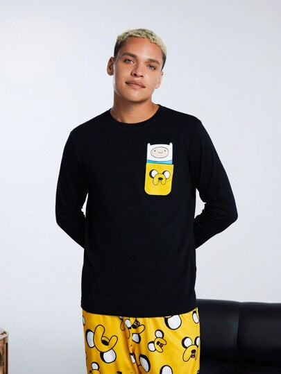 ADVENTURE TIME X SHEIN طقم ملابس منزلية مكون من قميص تريكو أسود مطبوع بجيب وبنطال أصفر مطبوع بالكامل، مجموعة ملابس مريحة للرجال للخريف والشتاء