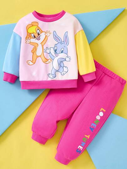 LOONEY TUNES X  طقم للرضيعة البنت يتكون من سويت شيرت كاجوال مطبوع عليه أرنب كارتوني ومكعبات ملونة وبنطلون طباعة حرف وردي