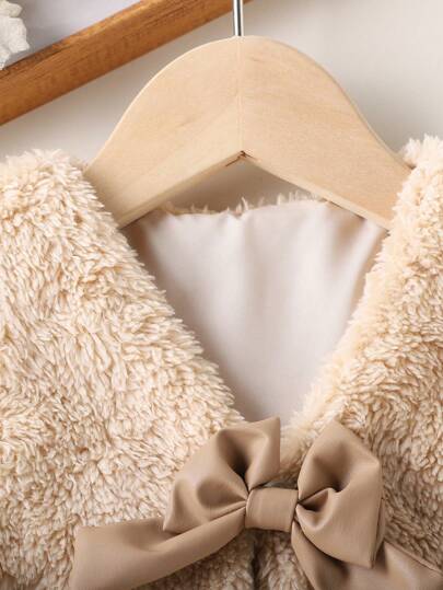 SHEIN Vintaside Kids 3 مجموعات تنورة فاخرة ناعمة لطفلة مع قبعة بيريه، ملابس خريف/شتاء