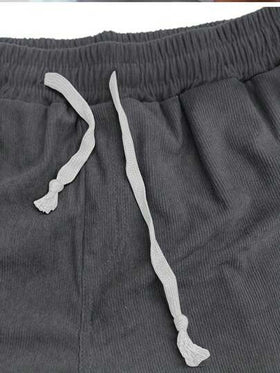 شورت كاجوال فضفاض بخصر رباط وجيوب مطبوع عليه حرف، طراز 2000