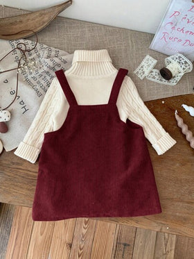 Emery Rose Kids Emery Rose Kids فستان قصير للبنات الصغيرات/الرضع من القطيفة اللون البرغندي مع جيوب مكشكشة وأربطة على الكتف، فستان قطيفة برغندي للبنات الصغيرات، فستان برغندي للبنات الصغيرات