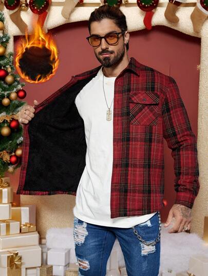 Manfinity Homme معطف قميص أسلوب كلاسيكي أحمر مربعات منقوش باللوك الرجعي ذو أكمام طويلة مملوء بأجواء عيد الميلاد (تصميم غير متماثل)، معطف قميص مربعات