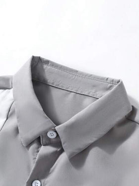 Manfinity Homme قميص كاجوال للرجال بطباعة حرفية وألوان متباينة وأزرار طويل الأكمام، مناسب للخريف