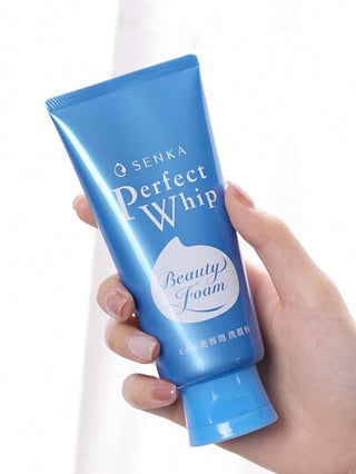 Senka Senka Perfect Whip Beauty Foam Facial Cleanser 120g / إنه منظف وجه رغوي ياباني ينتج رغوة غنية بفقاعات دقيقة لتجربة تنظيف مثالية دون تجفيف البشرة.