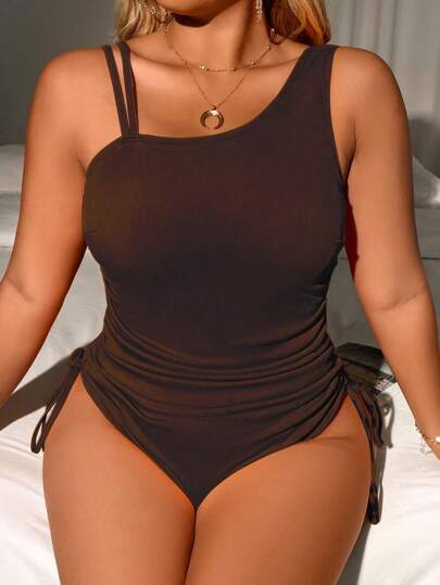 SHEIN Swim Curve حجم كبير 1 قطعة ملابس سباحة للنساء مصنوعة من قماش مجعد أحادي اللون ذات الأكتاف المكشوفة والرباط والكشكشة المنحفة مناسبة لفصل الصيف