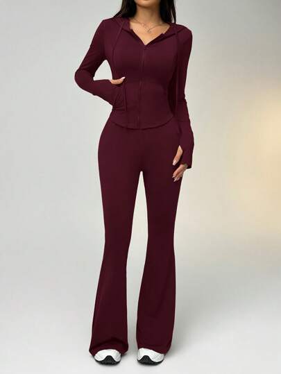 SHEIN EZwear طقم رياضي من قطعتين ملابس علوية قصير مع خصر مشدود وغطاء رأس ، وبنطلون متسع الساق