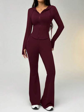 SHEIN EZwear طقم رياضي من قطعتين ملابس علوية قصير مع خصر مشدود وغطاء رأس ، وبنطلون متسع الساق