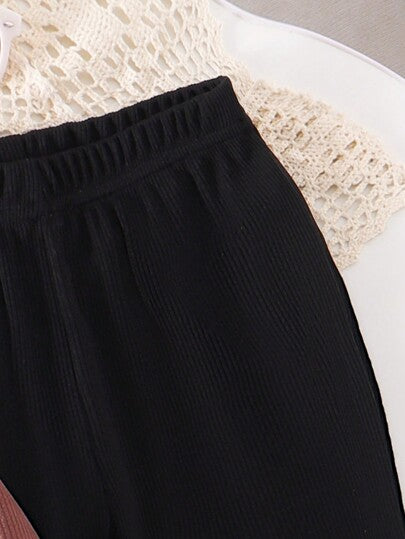 SHEIN قميص ثقيل بياقة وردة بأكمام طويلة ملون باللون البني الكافيه وترقيع على شكل كروشيه للفتاة الصغيرة، بنطلون واسع من قماش أحادي اللون ملائم للخريف مريح وفي طراز رجعي