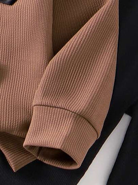SHEIN قميص ثقيل بياقة وردة بأكمام طويلة ملون باللون البني الكافيه وترقيع على شكل كروشيه للفتاة الصغيرة، بنطلون واسع من قماش أحادي اللون ملائم للخريف مريح وفي طراز رجعي