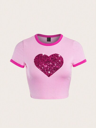 Sweetina T-shirt قصير وردي اللون مع تريم متضاد وطباعة قلوب