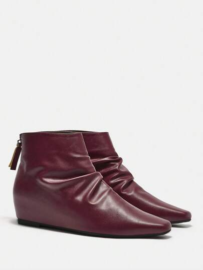 CUCCOO BIZCHIC بوت تشوكا الحمراء المجعدة مع كعب مخفي وسحاب خلفي، مُلائمة وشاملة لعيد الحب