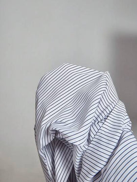 SHEIN MOD قميص طويل الأكمام مع تصميم متقاطع وعقدة الفراشة في الخلف، بتصميم غير متماثل ومخطط، مناسب للنساء في ، كاوجيرل