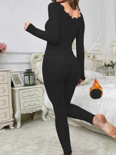 SHEIN مجموعة دافئة للسيدات مكونة من قميص رقبة على شكل حرف V مزخرف بالدانتيل والنسيج المخطط المخملي، مناسبة للخريف والشتاء