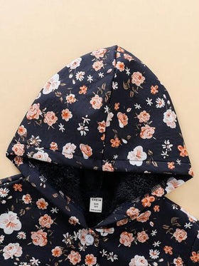 SHEIN Vintaside Kids معطف متوسط الطول بغطاء رأس سميك وفاخر بنمط الزهور الصغيرة المتناثرة بطراز قديم للفتيات ما بين الطفولة والمراهقة ، مناسب للخريف والشتاء