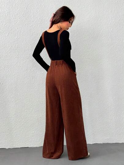 SHEIN EZwear جمبسوت نسائية بلون أحادي، قصّة بسيطة وأنيقة، مناسبة للارتداء اليومي