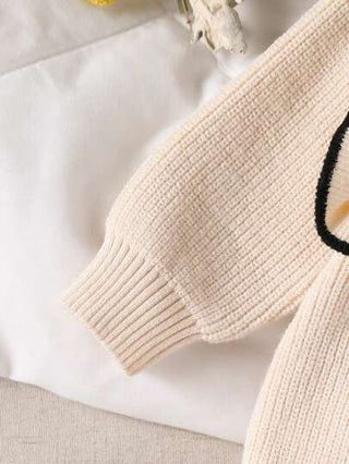 SHEIN رومبير رضيعة بيج أنيقة وأنيقة. لونها الهادئ مناسب لمناسبات متعددة.