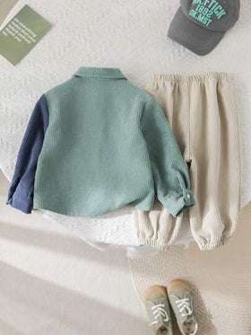SHEIN طقم السترة المخططة من المخمل وبنطال خصر مطاطي للأطفال الصبيان، طقم أزياء مميز للخريف/الشتاء