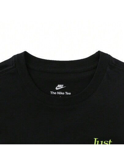 Nike قميص رجالي فيملوزت بياقة V من NSW TStE WIN QUIETLY QST ، رمز الموديل: THV9487-010