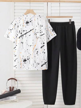 SHEIN 2 قطعة/مجموعة ملابس أنيقة رياضية للمراهقين الشباب، تيشرت أبيض أكمام قصيرة بطبعة رذاذ الطلاء وبنطلون أسود، ملابس مجموعة