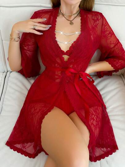 مجموعة بيجامة نسائية من قطعتين بتصميم كروب توب مكشكش من الدانتيل مع رداء دانتيل