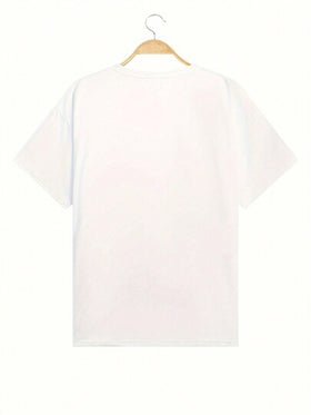 قميص T-shirt كاجوال بأكمام قصيرة من طباعة الحروف والخطوط للرجال