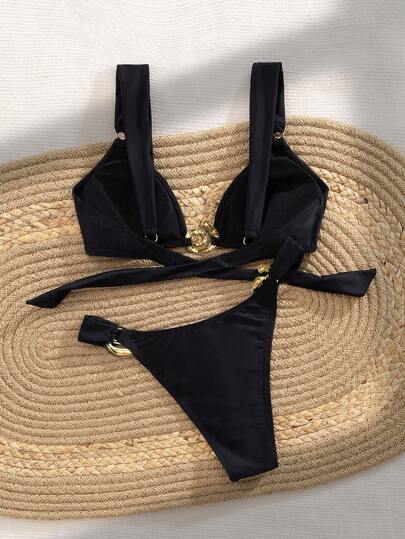 X Sofía Suescun Swim Chiccia 1 ست بكيني لنساء مكون من قطعتين، مزين بأشرطة عريضة سوداء معدنية مميزة بعلامة شخصية ذات تصميم متقاطع، موضة وجذاب لفصل الصيف