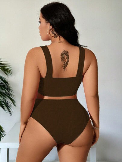 SHEIN Swim Curve مجموعة تتكون من قطعتين من البيكيني زائد الحجم بأشرطة قابلة للتعديل وربطة عقدة الفراشة للصيف، باللون البني