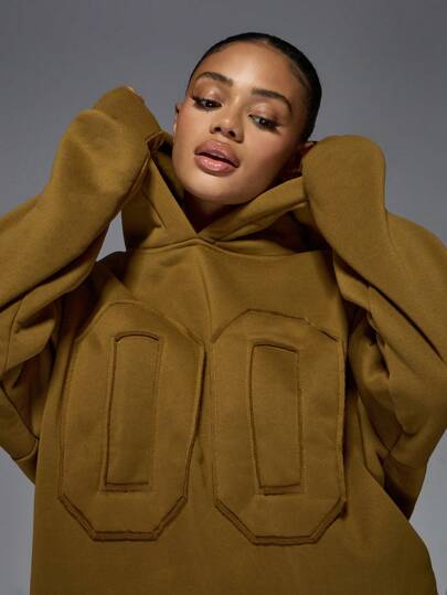 MISSGUIDED هودي محصور الخصر مرقّع بحرف كلية أسلوب الرياضيات الجامعية، ملابس شتوية للشارع مع قلنسوة كبيرة الحجم، ملابس كاجوال رياضية