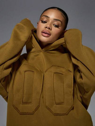 MISSGUIDED هودي محصور الخصر مرقّع بحرف كلية أسلوب الرياضيات الجامعية، ملابس شتوية للشارع مع قلنسوة كبيرة الحجم، ملابس كاجوال رياضية