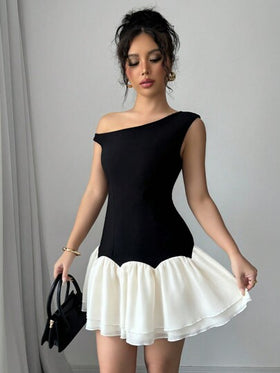 SHEIN Allurite فستان قصير جديد للنساء بتصميم أكتاف غير متماثل، بلوك لوني داكن وفاتح، نسيج أورجانزا مخطط، بدون أكمام، أنيق وحلو، مناسب للاستخدام اليومي والحفلات والمناسبات مثل عيد الميلاد وعيد الحب