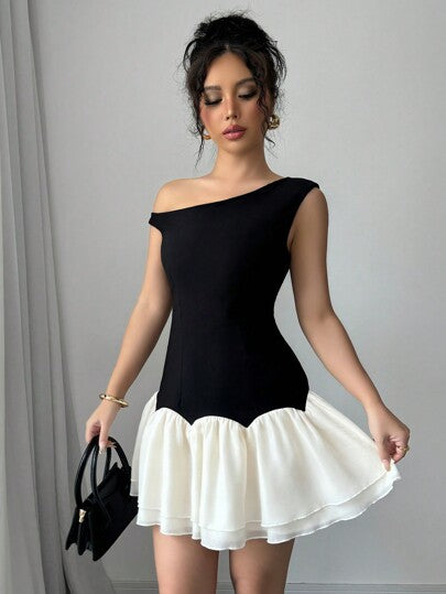 SHEIN Allurite فستان قصير جديد للنساء بتصميم أكتاف غير متماثل، بلوك لوني داكن وفاتح، نسيج أورجانزا مخطط، بدون أكمام، أنيق وحلو، مناسب للاستخدام اليومي والحفلات والمناسبات مثل عيد الميلاد وعيد الحب