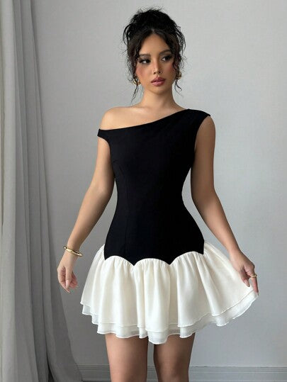 SHEIN Allurite فستان قصير جديد للنساء بتصميم أكتاف غير متماثل، بلوك لوني داكن وفاتح، نسيج أورجانزا مخطط، بدون أكمام، أنيق وحلو، مناسب للاستخدام اليومي والحفلات والمناسبات مثل عيد الميلاد وعيد الحب