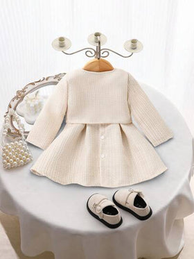 SHEIN Elladie kids مجموعة من 2 قطعة للرضيعة، بدلة من السترة الحريرية والفستان المخملي ذات التصميم الأنيق المصنوع من قماش التويد السميك مع تطريز الدانتيل والفيونكة، مناسب للعطلات والكريسماس والعام الجديد وأعياد الميلاد