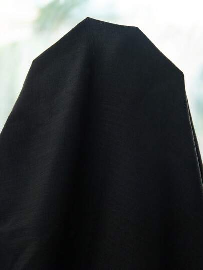 Manfinity Homme قميص رجالي كاجوال طويل الأكمام أزرار لون سادة للعمل والتنقل، قميص رجالي كاجوال طويل الأكمام أزرار لون سادة نسيج مجعد جيبين للتنقل والنضج للخريف