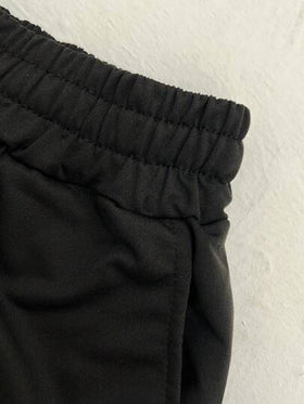 Manfinity Homme شورت رياضي بخصر رباط مطبوع بحروف مريح للشباب العصريين، شورت كرة السلة الرياضي