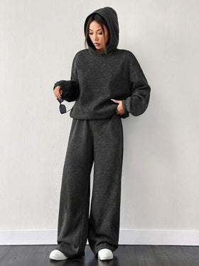 SHEIN EZwear طقم مكون من 2 قطعة - هودي أسود كبير الحجم بطبقة عازلة للحرارة وبنطال رياضي واسع الساق