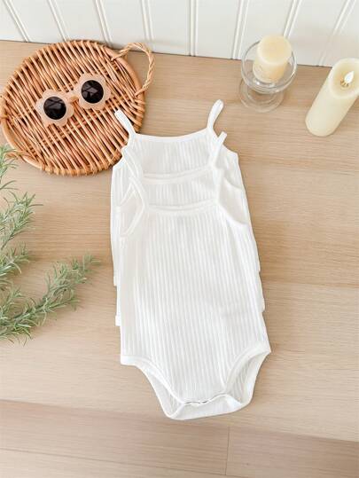 SHEIN LMoss Kids مجموعة 3 قطع بدلة داخلية للأطفال الرضع البنات الجميلة بحمالات مضفرة بيضاء للصيف