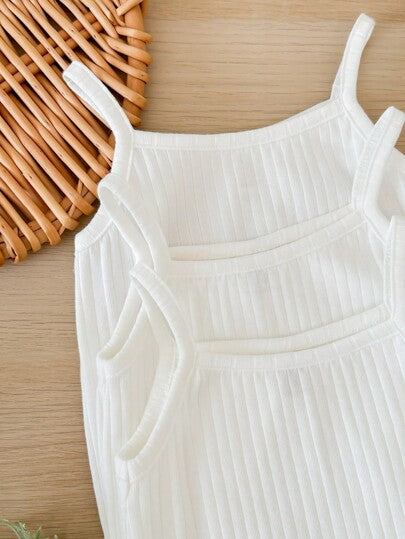 SHEIN LMoss Kids مجموعة 3 قطع بدلة داخلية للأطفال الرضع البنات الجميلة بحمالات مضفرة بيضاء للصيف
