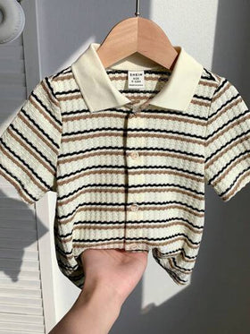 SHEIN قميص كلاسيكي منقوش بشكل مريح لفتى مراهق، متعدد الاستخدامات للتنقل والمدرسة واليوم العادي والرياضة، مناسب للربيع والصيف