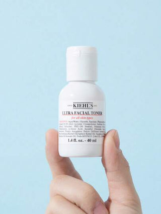 Kiehl's كيلز [مصغر] مرطّب الوجه السطحي 40مل صيغة خالية من الكحول تزيل الأوساخ السطحية بلطف والبقايا المتبقية مع ترطيب ومهدئة للبشرة. مرطّب لطيف ومؤثر لجميع أنواع البشرة لا يجفف أو يزيل الزيوت الطبيعية من البشرة. يساعد على تنعيم ملمس السطح مع التجهيز...