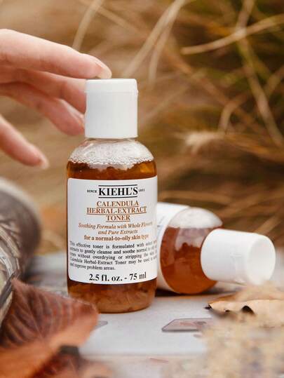 Kiehl's كيلز [ميني] منعش أعشاب الاقحوان 75 مل مصنوع من الأزهار الكاملة والمستخلصات النقية. قد يستخدم منعش أعشاب الاقحوان لتهدئة وتحسين المناطق المشكلة. يحافظ على التوازن الطبيعي والسلامة لبشرتك